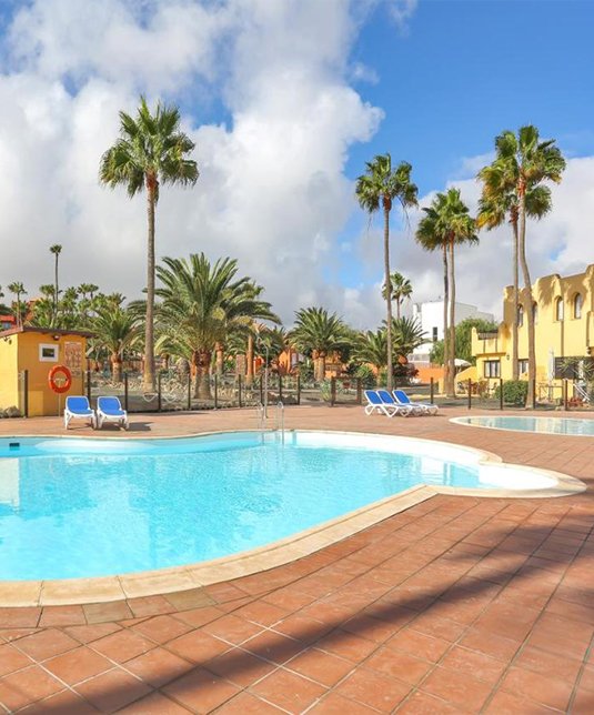 Piscina del recinto.